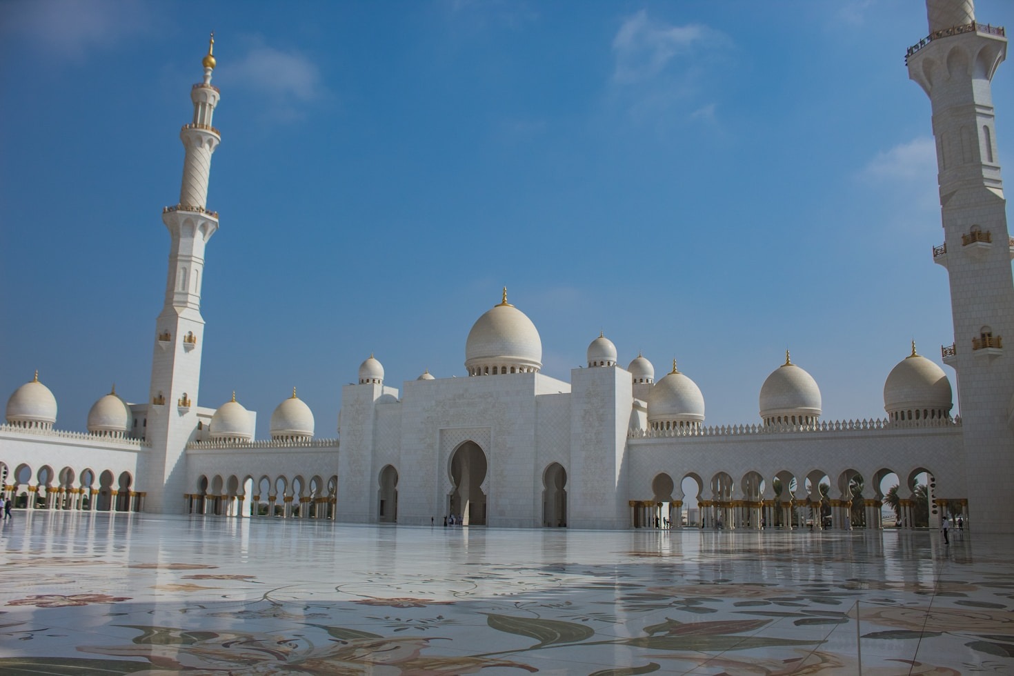 The Unique Blend of Tradition and Innovation in Emirati Arts